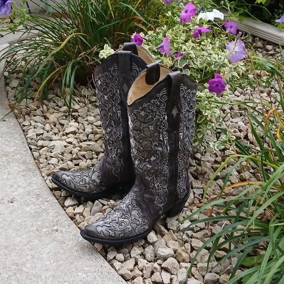 Corral Studded Leather Western Boot Sz 9.5 GUC